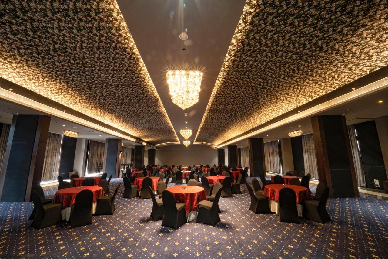 Essentia Luxury Hotel อินดอร์ ภายนอก รูปภาพ
