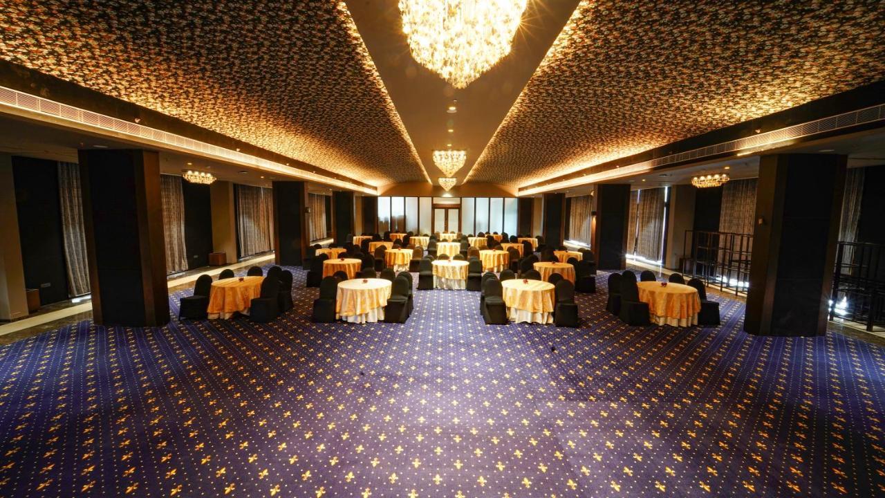 Essentia Luxury Hotel อินดอร์ ภายนอก รูปภาพ