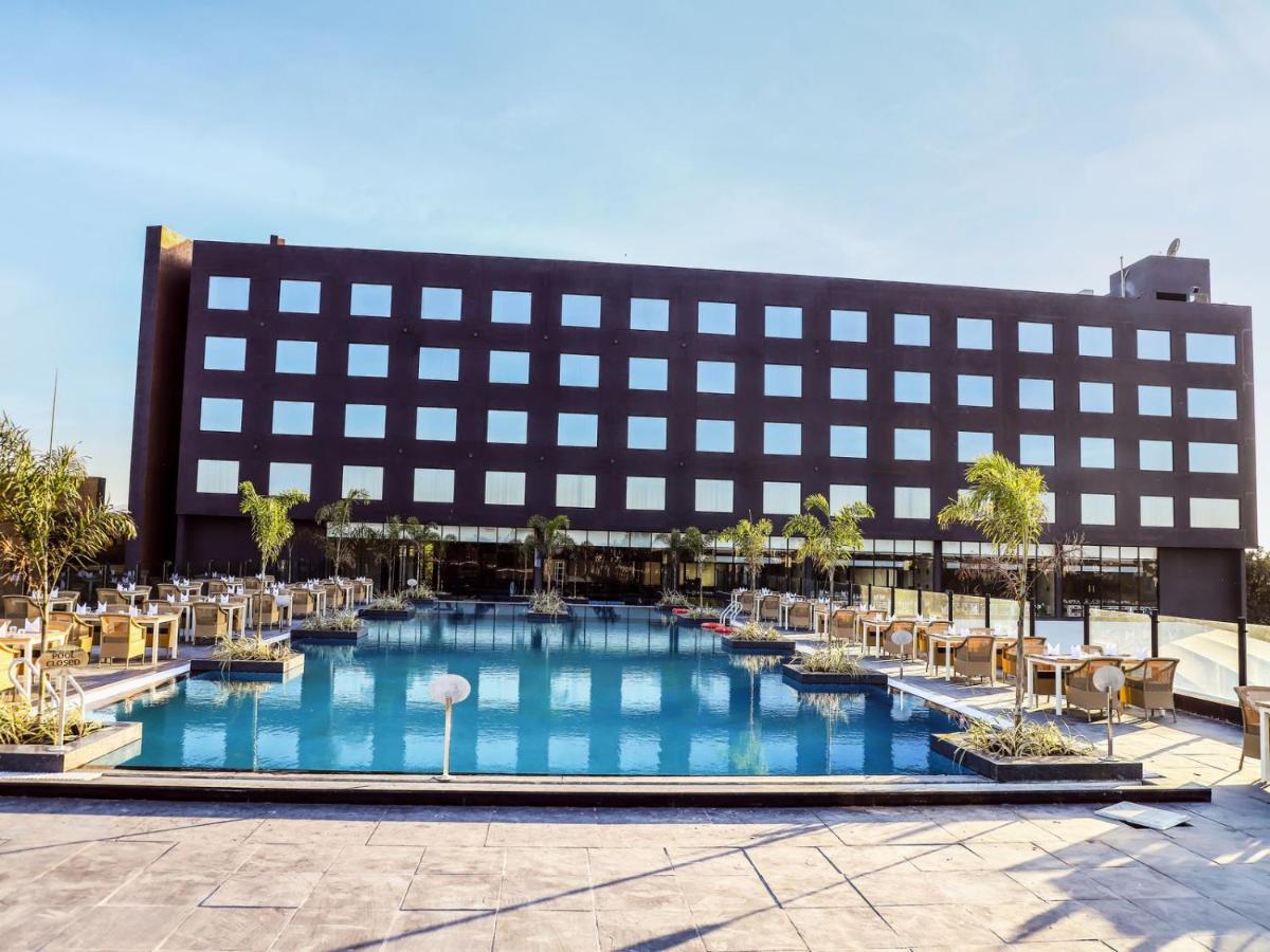 Essentia Luxury Hotel อินดอร์ ภายนอก รูปภาพ