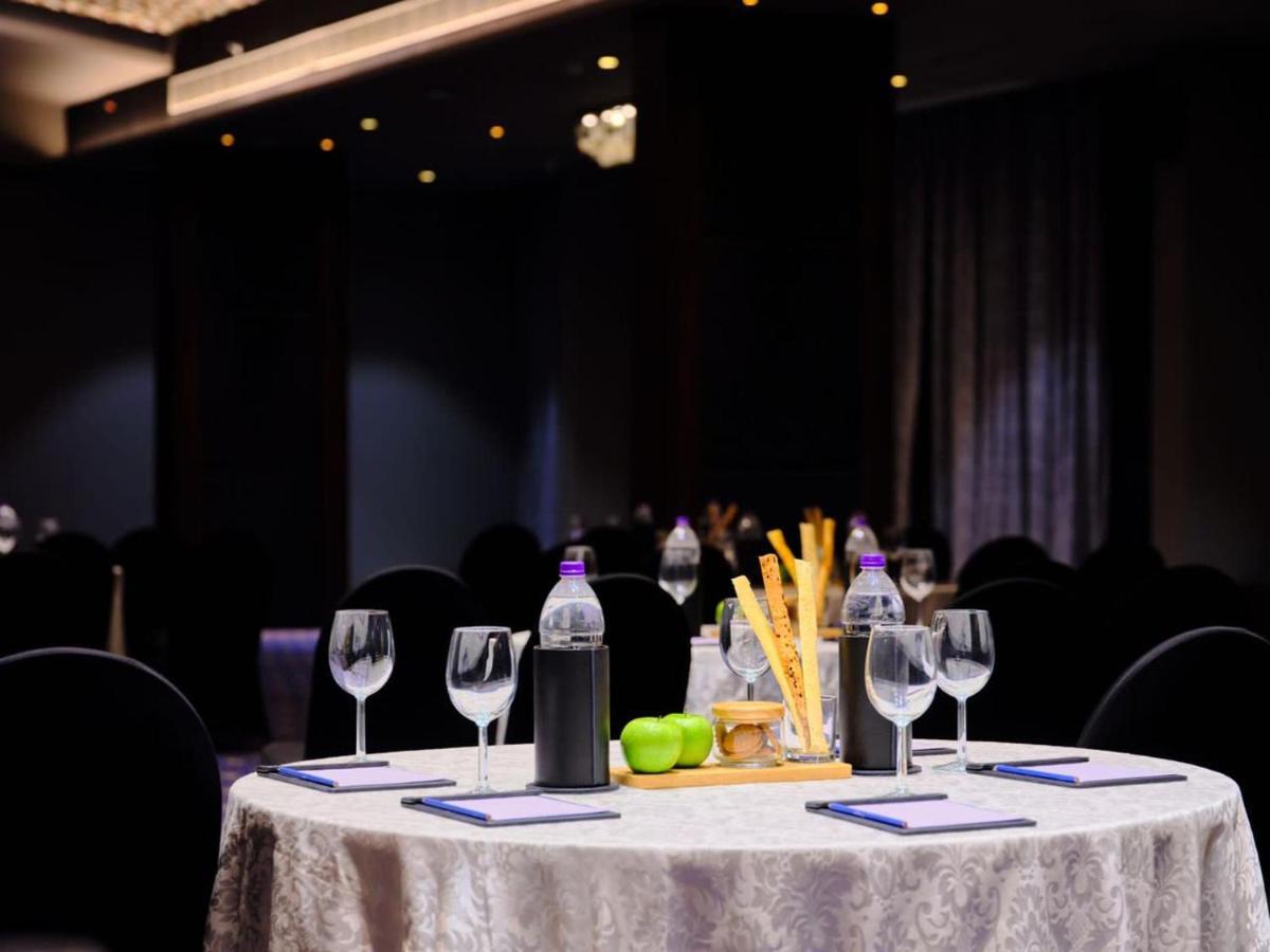 Essentia Luxury Hotel อินดอร์ ภายนอก รูปภาพ
